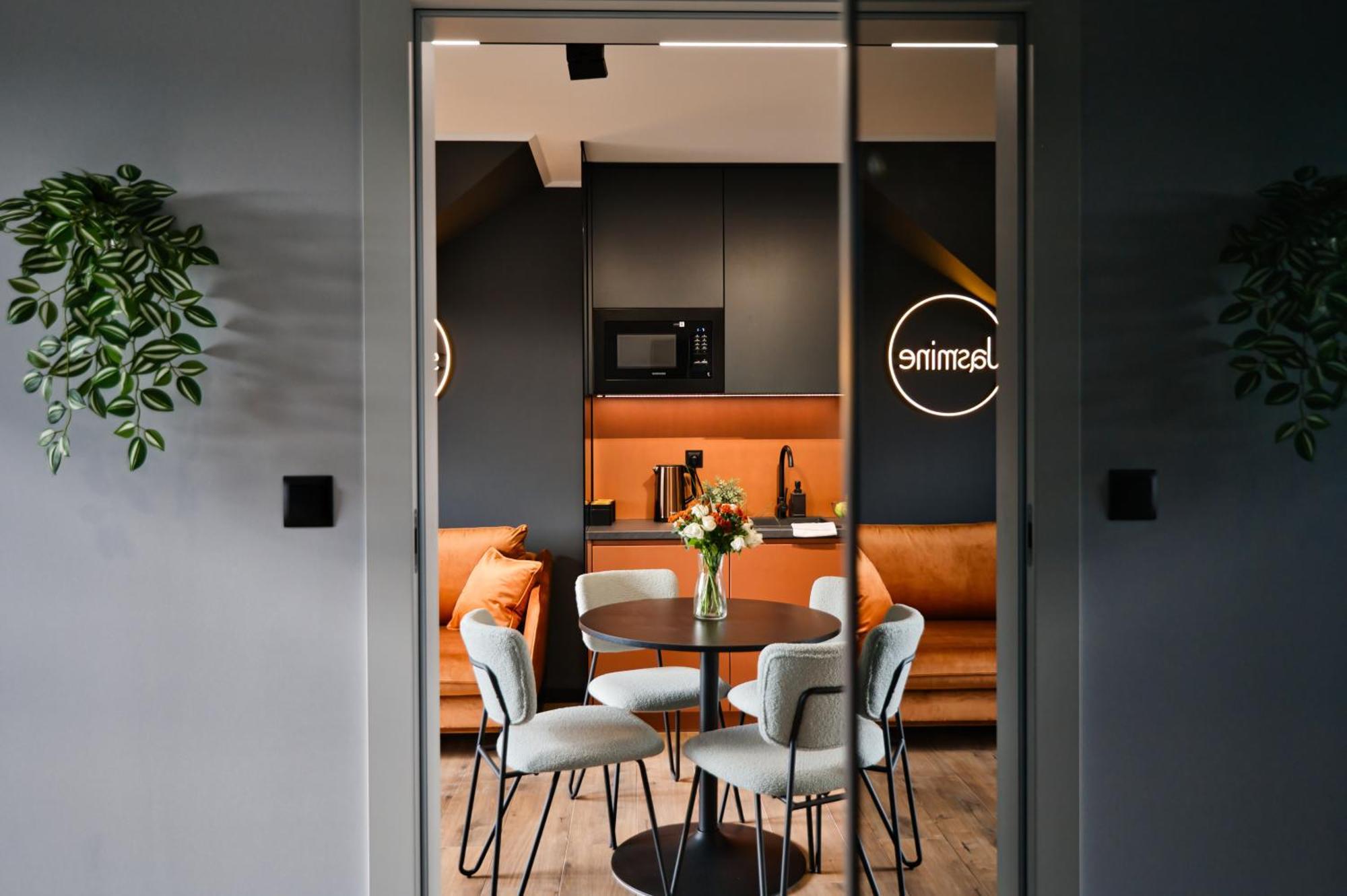Aparthotel Jasmine By Housine Zator Esterno foto